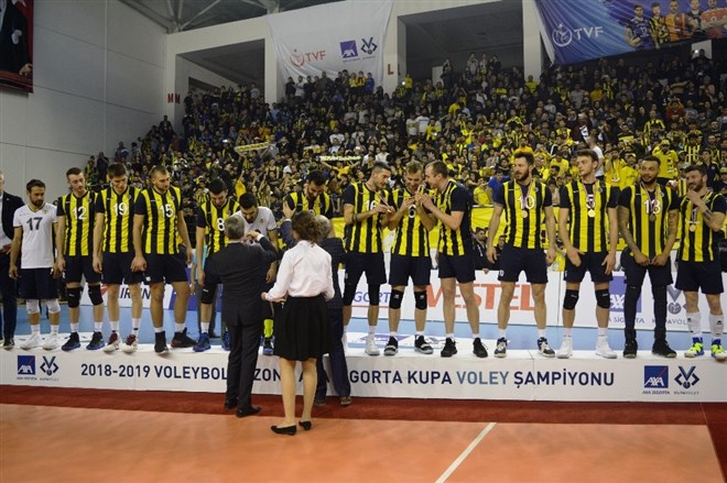 Fenerbahçe kupasını aldı