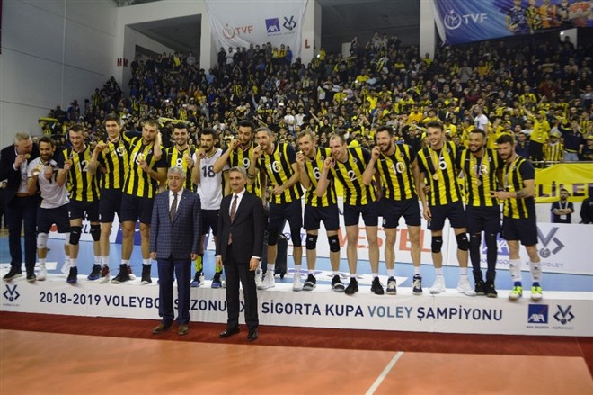 Fenerbahçe kupasını aldı