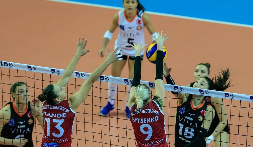 Nilüfer Belediyespor'u 3-0 mağlup eden Eczacıbaşı VitrA adını yarı finale yazdırdı