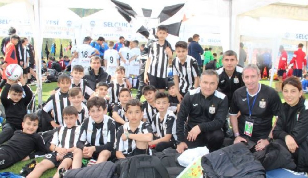 Azeri çocuklar İzmir’de yabancılık çekmedi