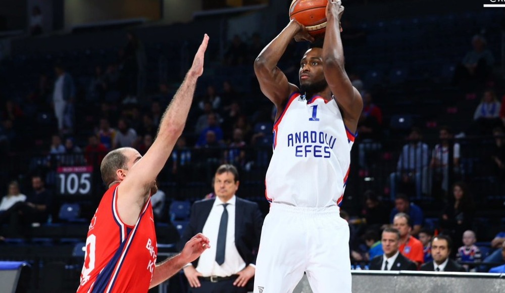 Anadolu Efes, Bahçeşehir Koleji'ni 86-73 mağlup etti