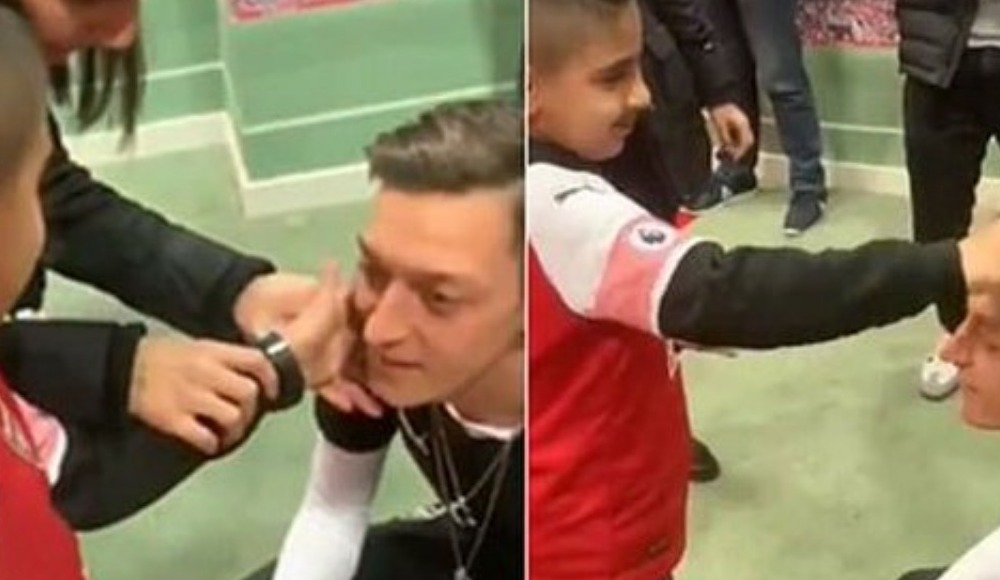 Video - Mesut Özil, genç hayranını sevindirdi