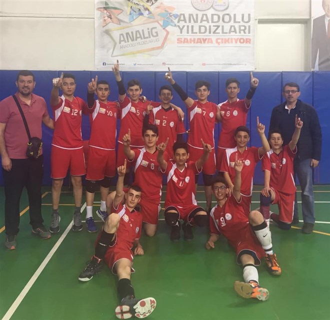 Kayseri Voleybol Analig takımı ilk 4 takım arasına kaldı